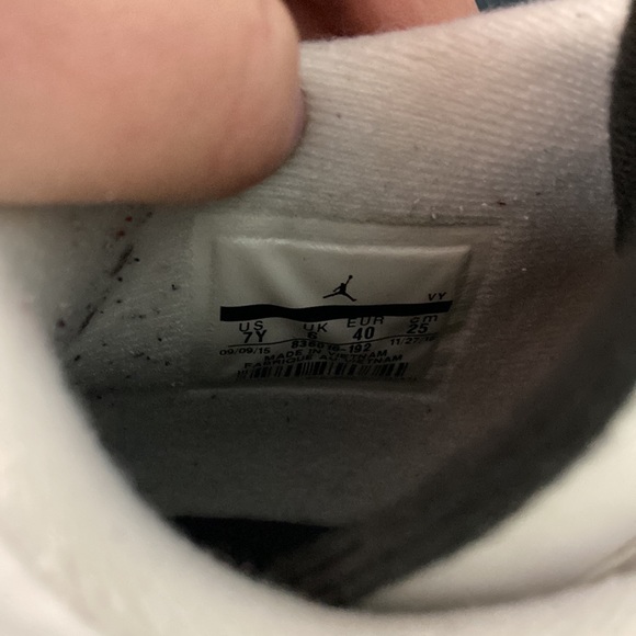 jordan 4 cement Grey; worn for less than 10 games!
